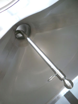 1 x 1.5m³ bier kookketel; brouwketel; geisoleerd met schouw voor gasdampen