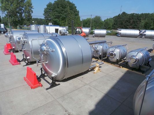 2 x 11,7m³; CCT cuves de fermentation de la bière; 3,3 bar PED CE TüV; 10% Rx & 2 x 10,4m³; BBT cuves à bière; 3,3 bar PED CE TüV; 10% Rx