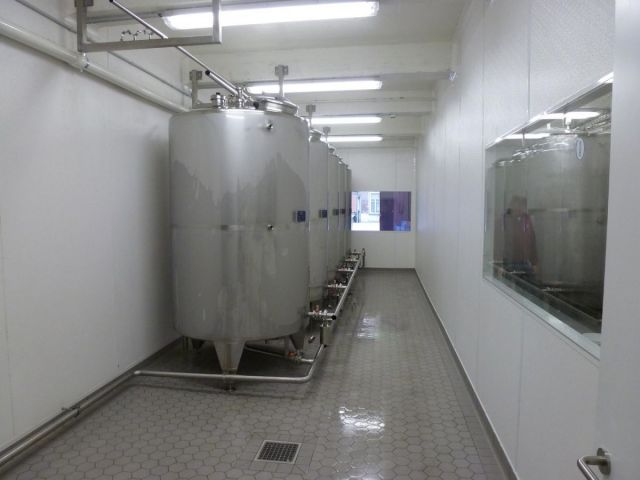 Project 4 x 3m³; simple paroi & 14 x 69m³ AISI 304; echangeur thermique; isolées; pression