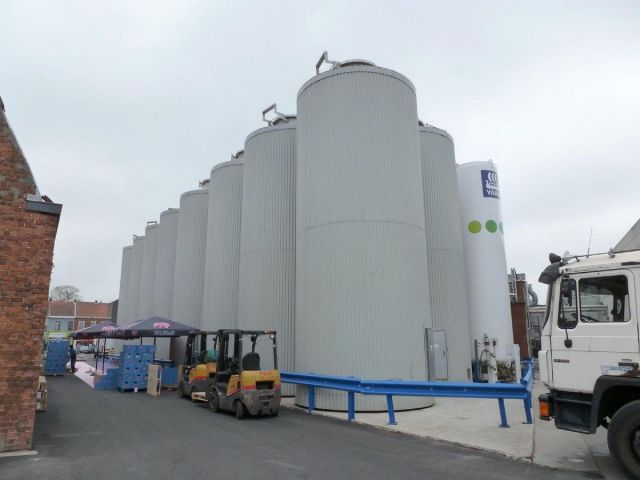 Project 4 x 3m³; simple paroi & 14 x 69m³ AISI 304; echangeur thermique; isolées; pression