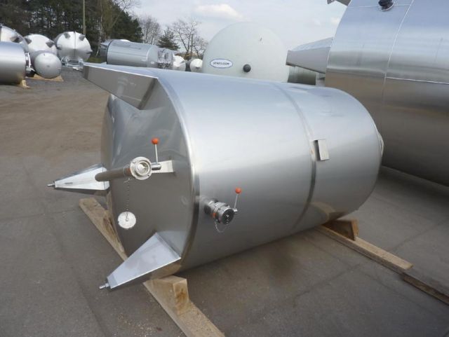 Project 4 x 3m³; simple paroi & 14 x 69m³ AISI 304; echangeur thermique; isolées; pression