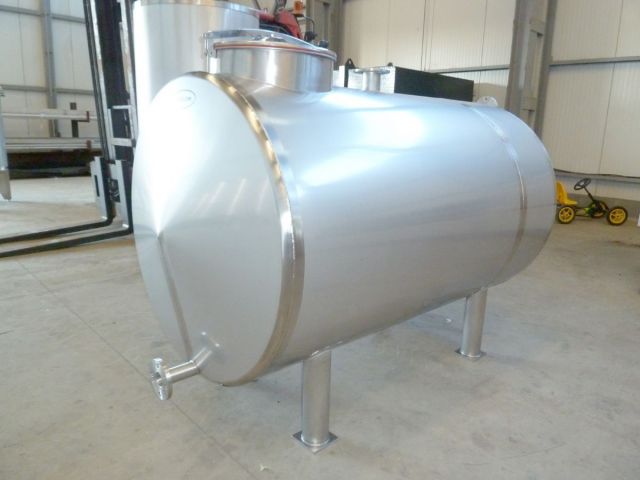 Project 1 x 15m³; 1 x 10m³, 1 x 5 m³; 6 x 2,5m³ AISI 316 horizontal