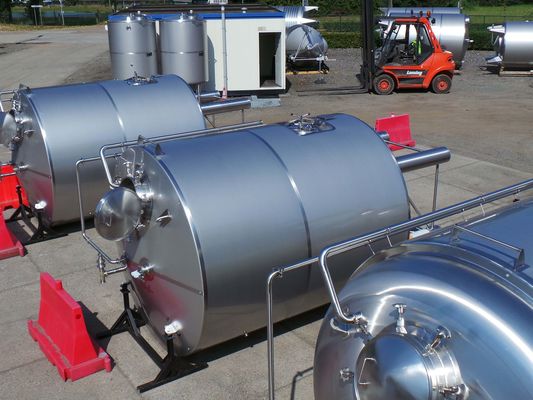 2 x 11,7m³; CCT cuves de fermentation de la bière; 3,3 bar PED CE TüV; 10% Rx & 2 x 10,4m³; BBT cuves à bière; 3,3 bar PED CE TüV; 10% Rx