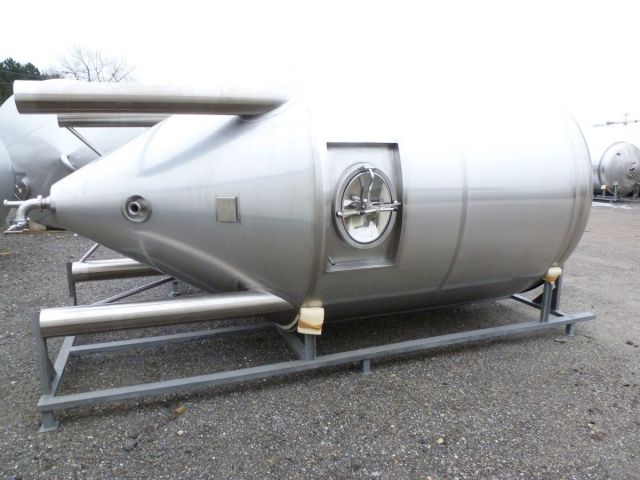 7 x 7.800L - 65 US bbl - 2.060 US gal  AISI 304; CCT beer fermenters; heat-exchanger; insulated; 2 bar pressure PED/CE