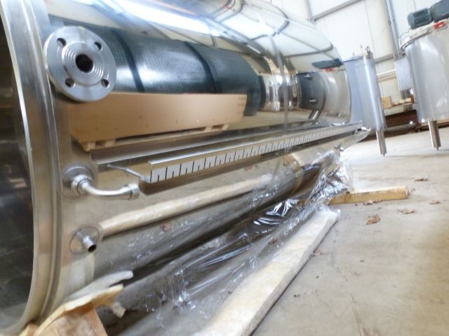 2 x 3,2 m³ AISI 304 BA finish; cuves de stockage en acier inoxydable; isolées, toît ouvert