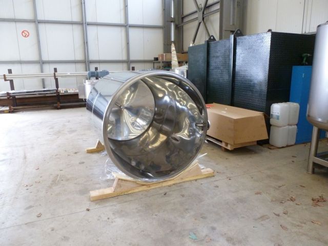 2 x 3,2 m³ AISI 304 BA finish; cuves de stockage en acier inoxydable; isolées, toît ouvert