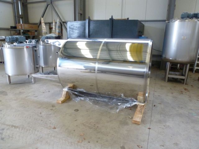 2 x 3,2 m³ AISI 304 BA finish; cuves de stockage en acier inoxydable; isolées, toît ouvert