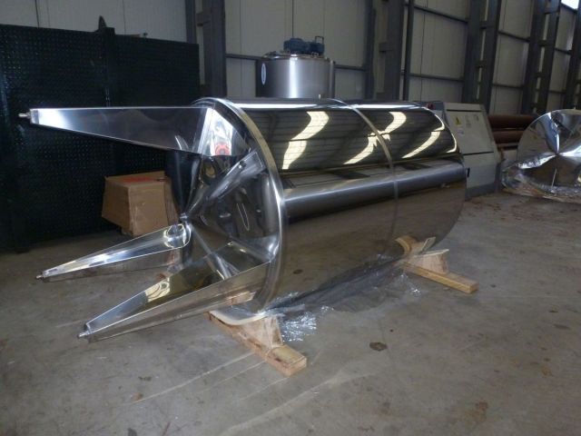 2 x 3,2 m³ AISI 304 BA finish; cuves de stockage en acier inoxydable; isolées, toît ouvert