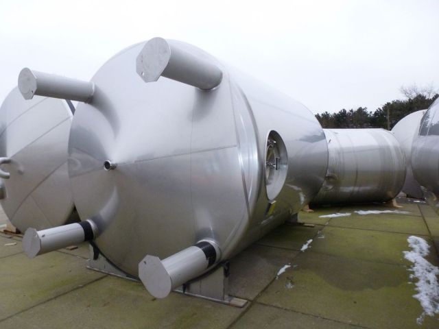 1 x 25m³ AISI 316; cuves de stockage en acier inoxydable; echangeur thérmique; isolée