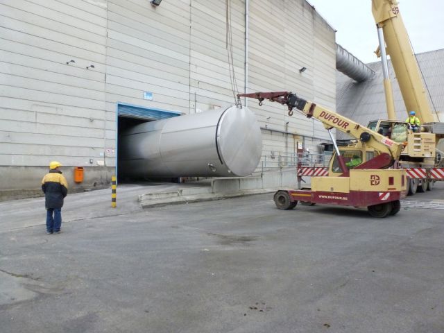 2 x 105 m³ AISI316L; cuves de stockage inoxydable; simple paroi, vertical, fond plat, echangeur thérmique