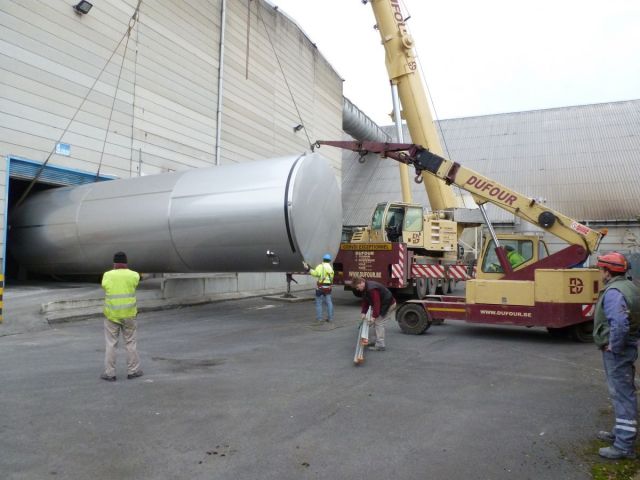 2 x 105 m³ AISI316L; cuves de stockage inoxydable; simple paroi, vertical, fond plat, echangeur thérmique