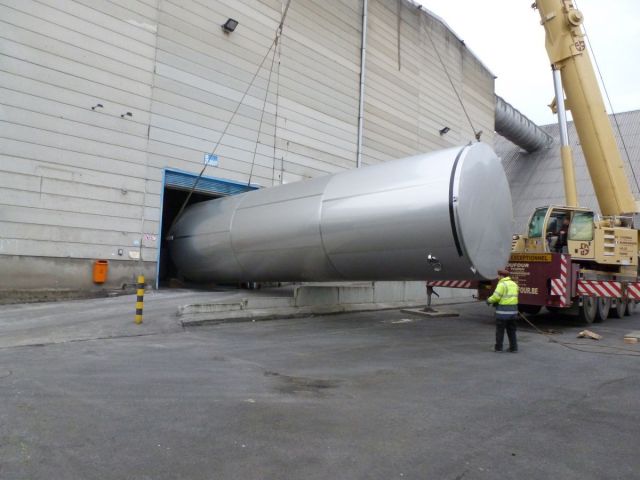 2 x 105 m³ AISI316L; cuves de stockage inoxydable; simple paroi, vertical, fond plat, echangeur thérmique