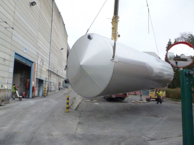 2 x 105 m³ AISI316L; cuves de stockage inoxydable; simple paroi, vertical, fond plat, echangeur thérmique