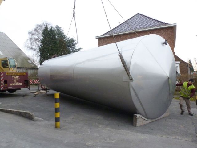 2 x 105 m³ AISI316L; cuves de stockage inoxydable; simple paroi, vertical, fond plat, echangeur thérmique