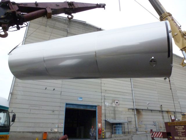 2 x 105 m³ AISI316L; cuves de stockage inoxydable; simple paroi, vertical, fond plat, echangeur thérmique