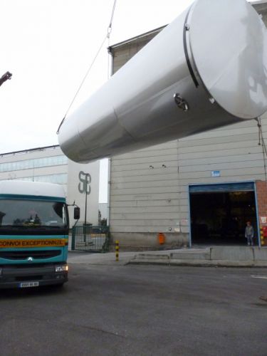 2 x 105 m³ AISI316L; cuves de stockage inoxydable; simple paroi, vertical, fond plat, echangeur thérmique