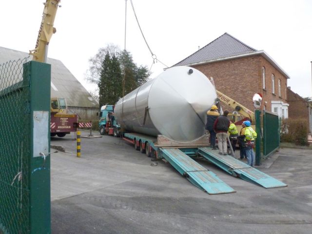 2 x 105 m³ AISI316L; cuves de stockage inoxydable; simple paroi, vertical, fond plat, echangeur thérmique