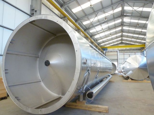 4 x 73m³ AISI316L; isoliert, vertikal, conischer boden auf rok; wärmetauscher