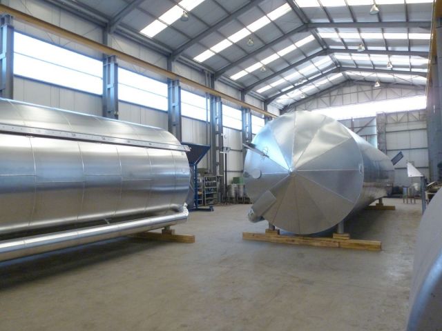 4 x 73m³ AISI316L; isoliert, vertikal, conischer boden auf rok; wärmetauscher