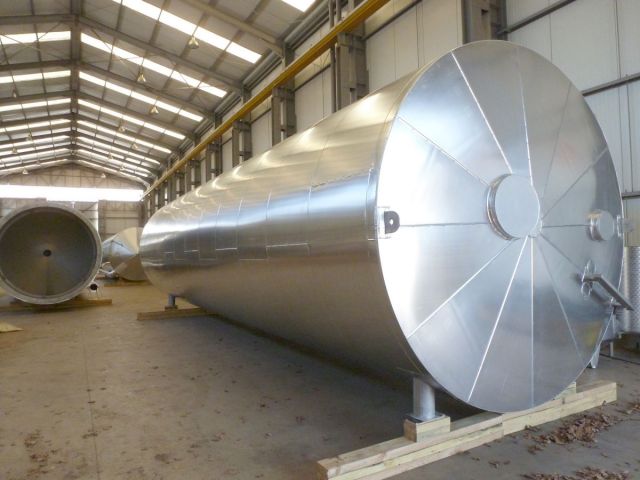 4 x 73m³ AISI316L; isoliert, vertikal, conischer boden auf rok; wärmetauscher