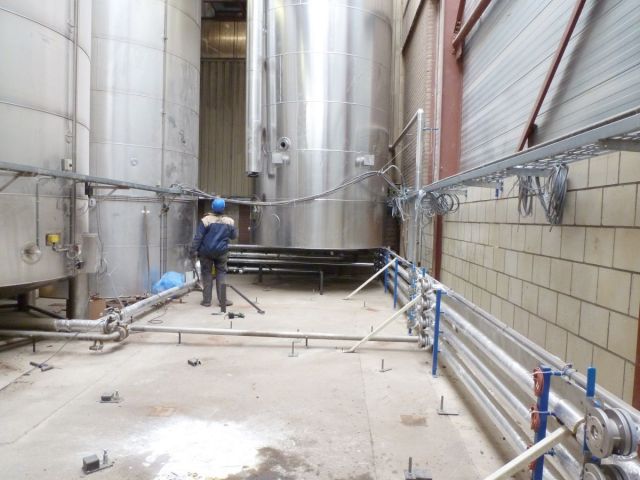 4 x 73m³ AISI316L; isoliert, vertikal, conischer boden auf rok; wärmetauscher