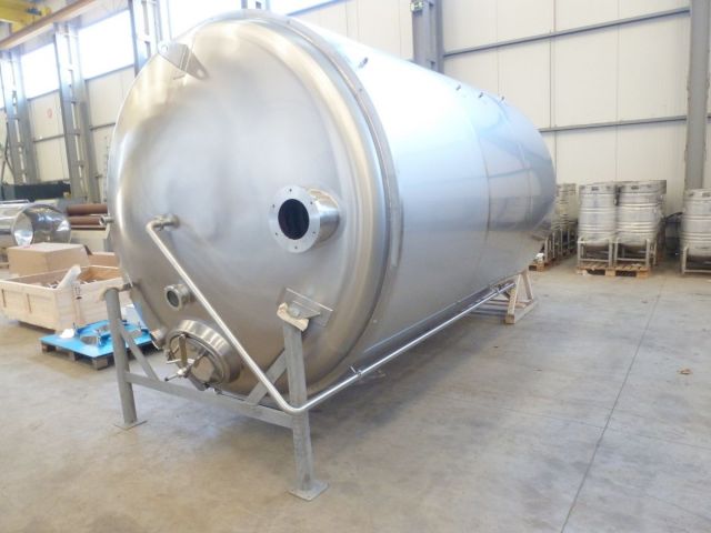 4 x 14m³ AISI304 BBT cuves pour bier sous pression; isolées, vertical; echangeur thérmique