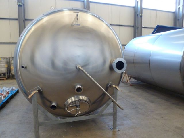 4 x 14m³ AISI304 BBT cuves pour bier sous pression; isolées, vertical; echangeur thérmique