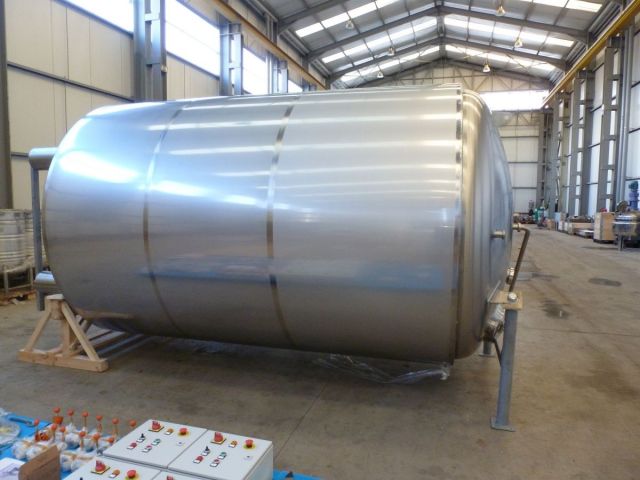4 x 14m³ AISI304 BBT cuves pour bier sous pression; isolées, vertical; echangeur thérmique