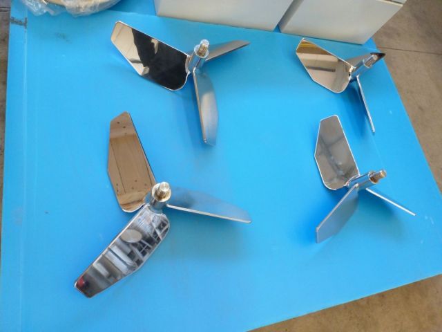 4 x 14m³ AISI304 BBT cuves pour bier sous pression; isolées, vertical; echangeur thérmique