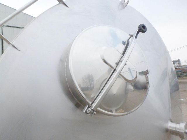 2 x 15.000L - 126 US bbl - 3.960 US gal AISI304; single jacket; vertical; heat-exchanger & 1 x 9.000L - 75 US bbl - 2.377 US gal AISI304; CCT fermenter; insulated; vertical; 3 barg; heat-exchanger