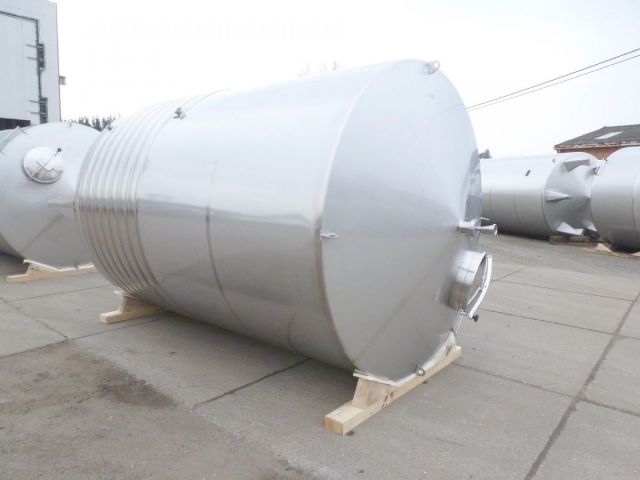 2 x 15.000L - 126 US bbl - 3.960 US gal AISI304; single jacket; vertical; heat-exchanger & 1 x 9.000L - 75 US bbl - 2.377 US gal AISI304; CCT fermenter; insulated; vertical; 3 barg; heat-exchanger