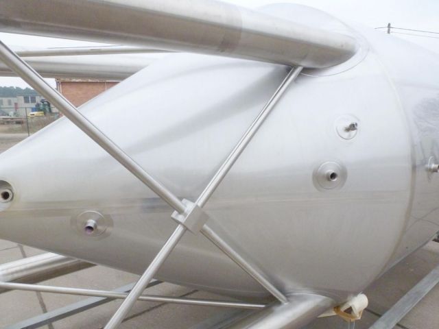 2 x 15.000L - 126 US bbl - 3.960 US gal AISI304; single jacket; vertical; heat-exchanger & 1 x 9.000L - 75 US bbl - 2.377 US gal AISI304; CCT fermenter; insulated; vertical; 3 barg; heat-exchanger