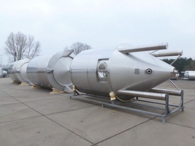2 x 15.000L - 126 US bbl - 3.960 US gal AISI304; single jacket; vertical; heat-exchanger & 1 x 9.000L - 75 US bbl - 2.377 US gal AISI304; CCT fermenter; insulated; vertical; 3 barg; heat-exchanger
