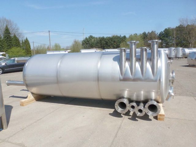 1 x 7.700L - 65 US bbl - 2.034 US gal AISI304; single skin; vertical; pressure vessel 0.51 bar PED CE