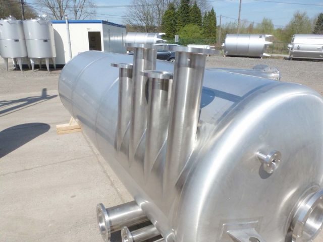 1 x 7.700L - 65 US bbl - 2.034 US gal AISI304; single skin; vertical; pressure vessel 0.51 bar PED CE