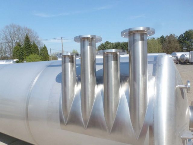 1 x 7.700L - 65 US bbl - 2.034 US gal AISI304; single skin; vertical; pressure vessel 0.51 bar PED CE