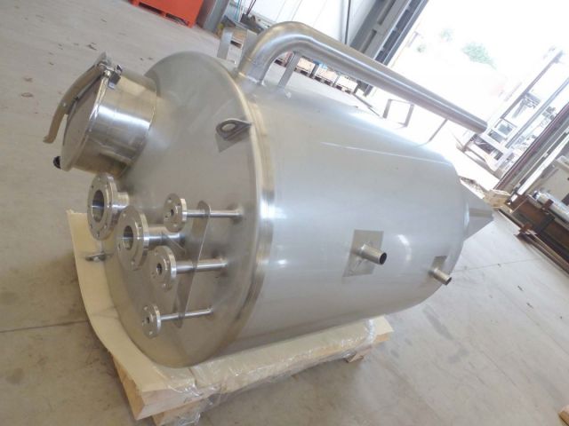 1 x 1.4m³ AISI304; cuve en acier inoxydable; simple paroi; verical; echangeur thérmique
