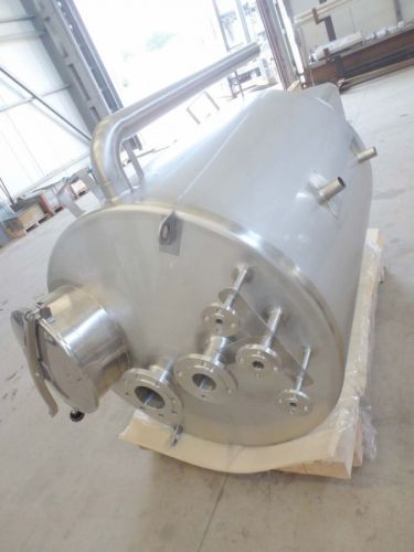 1 x 1.4m³ AISI304; cuve en acier inoxydable; simple paroi; verical; echangeur thérmique