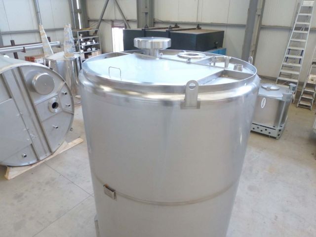 1 x 3.5m³ & 1 x 6.8m³ AISI316L; Edelstahl Behälter; einwandig; vertikal