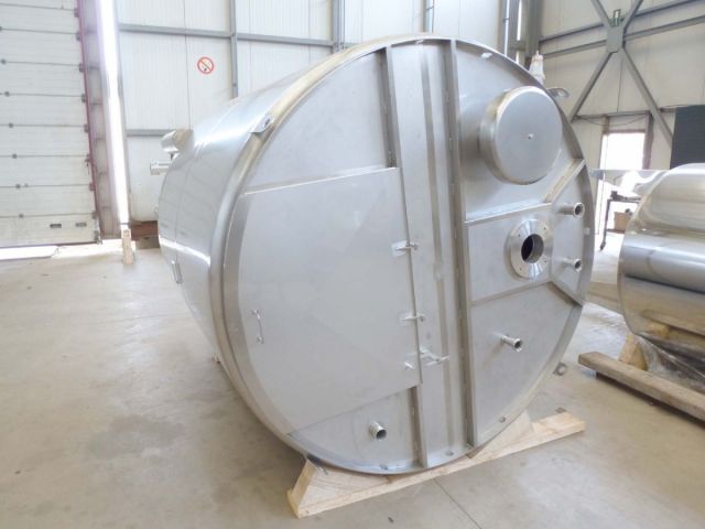 1 x 3.5m³ & 1 x 6.8m³ AISI316L; Edelstahl Behälter; einwandig; vertikal