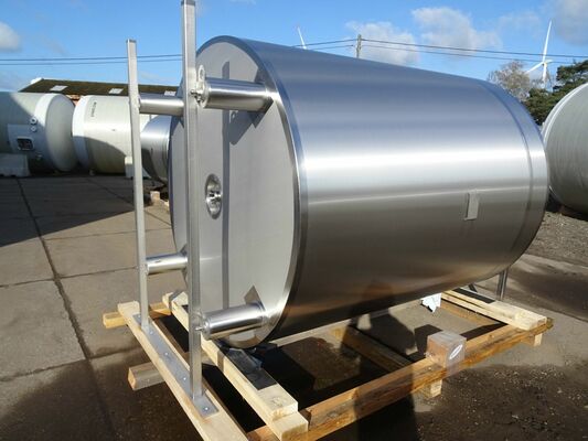 2 x Brand new 5.400L stainless-steel AISI304L vertical storage tanks.