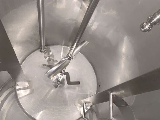 2 x nouvelles cuves de mélange verticales 1.500L en acier inoxydable AISI316L.