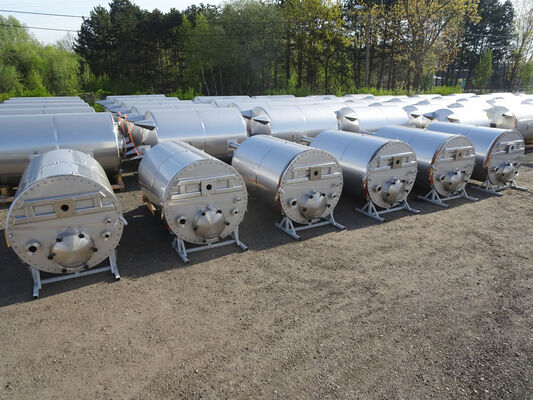 6 x neue vertikale Mischtanks aus Edelstahl AISI316L mit 4.500 Litern Fassungsvermögen