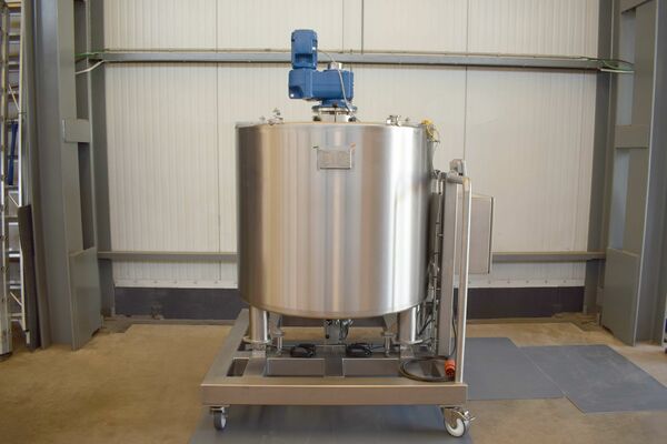 1 x cuve de mélange neuve verticale de 1000L en acier inoxydable AISI304L.