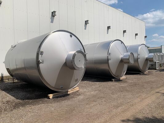 3 x vertikale gebrauchte Mischbehälter à 31.000 L aus Edelstahl AISI 304L