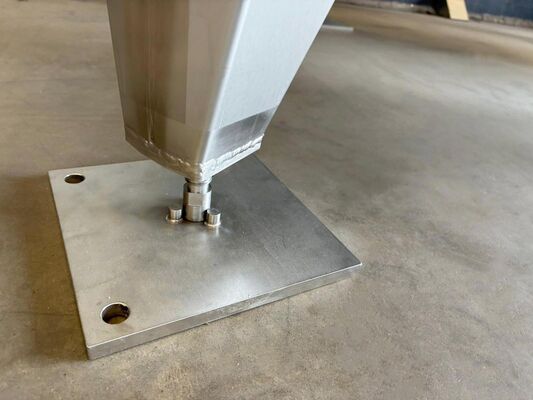 1 x New 2.000L stainless-steel AISI316L vertical mixing tank.  1 x New 500L stainless-steel AISI316L vertical mixing tank.