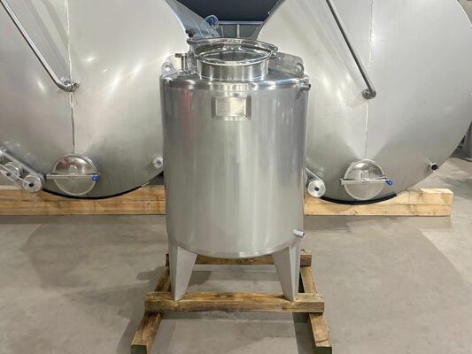 1 x Nieuwe roestvrijstalen verticale mengtank van 780L in AISI316L