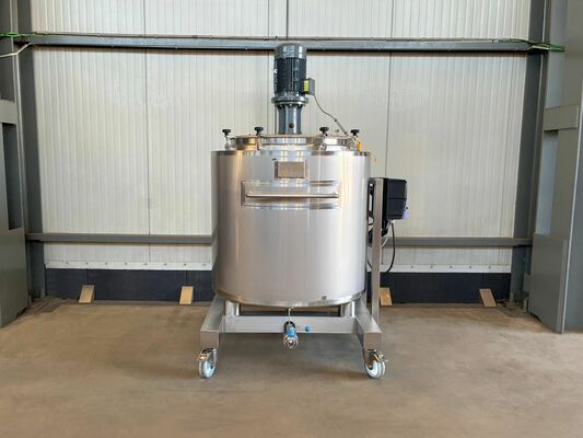 1 x New 750L stainless-steel AISI316L vertical mixing tank.