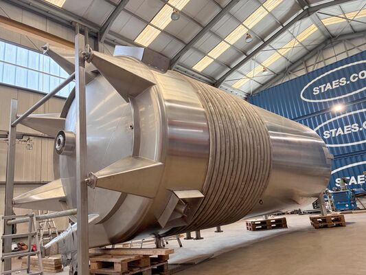 1 x cuve de mélange neuve verticale de 50.000L en acier inoxydable AISI304L.