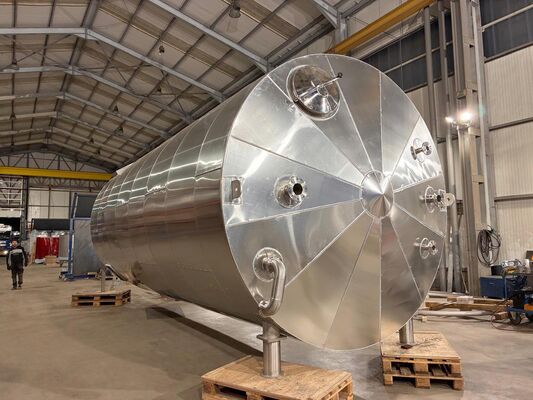 1 x New 50.000L stainless-steel AISI304L vertical mixing tank.